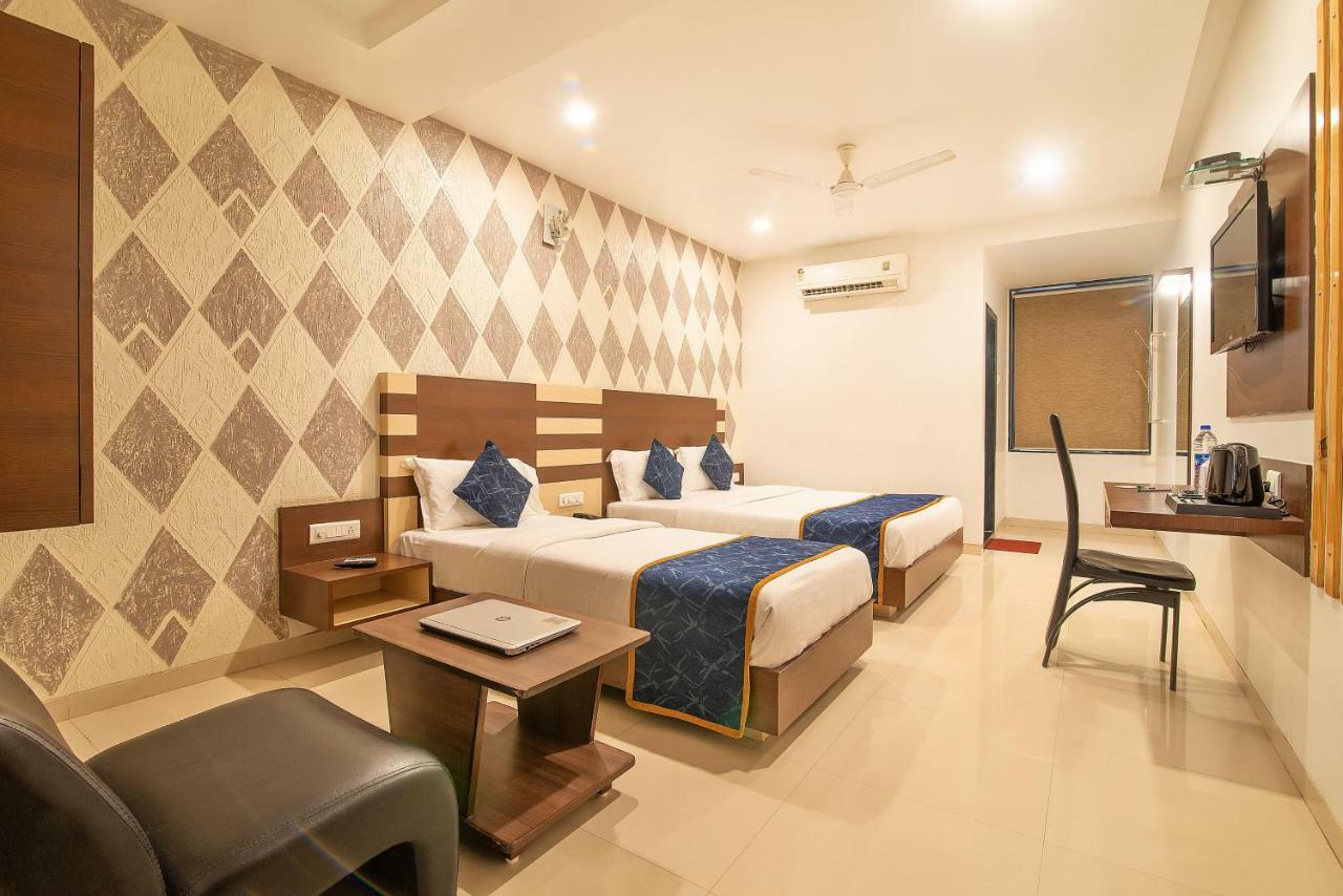 Hotel Sheetal Plaza Сурат Екстер'єр фото