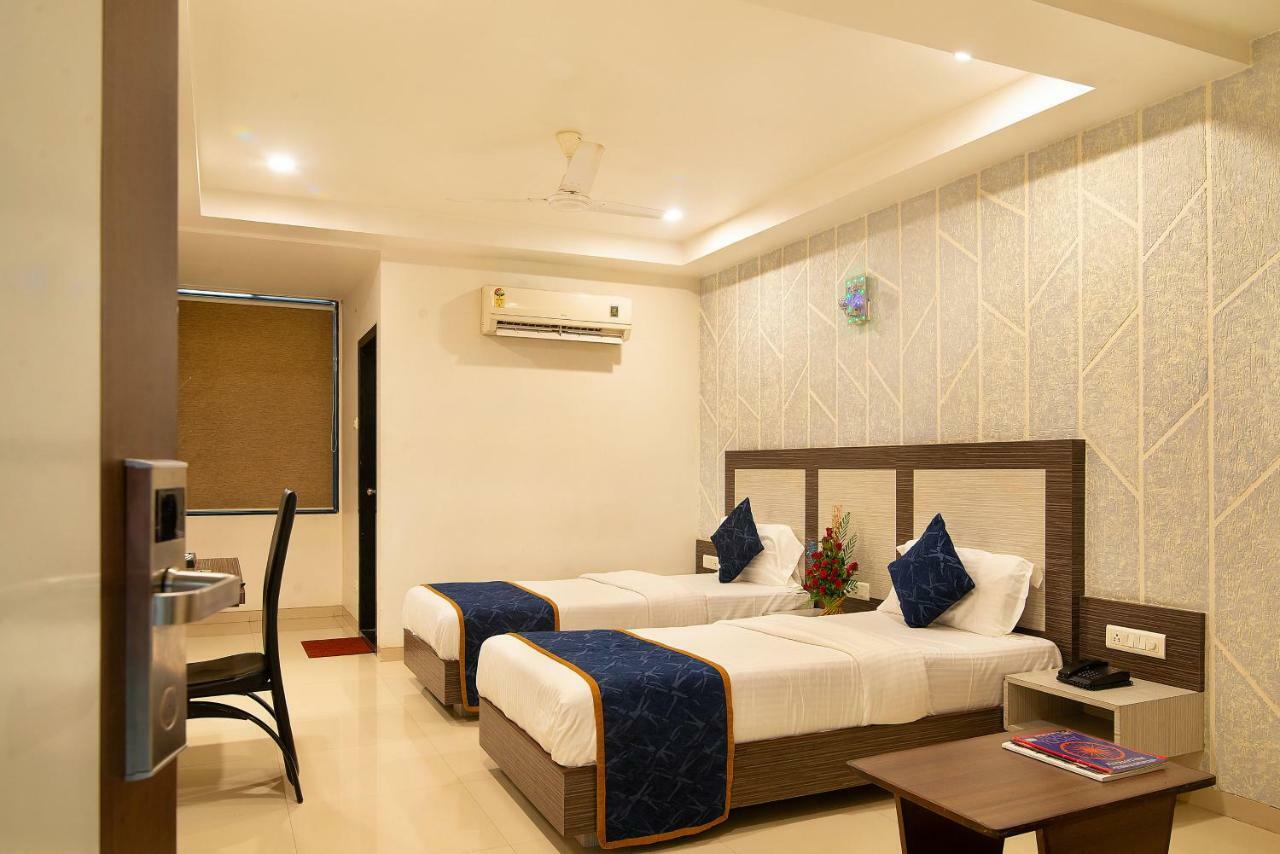 Hotel Sheetal Plaza Сурат Екстер'єр фото